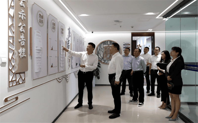 �����ܾ�������һ��ݰ��ұ��������˾����ָ��