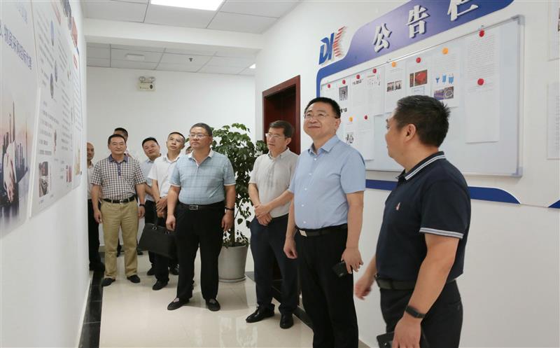 �����ڵؿ����ʹ�˾������ʱǿ�����۽�Ŀ��  ȫ���Ը�  ƴ���� ץ����