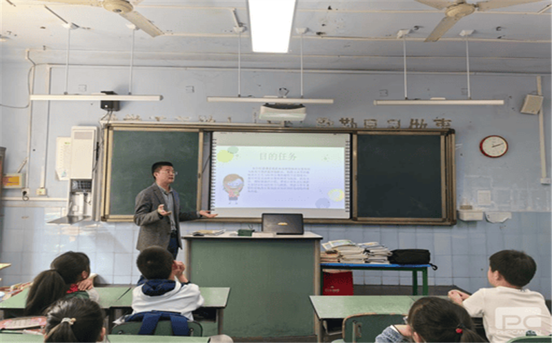 ������Ƽ��Ž�У԰��չ���ּ��ֿ����˶�