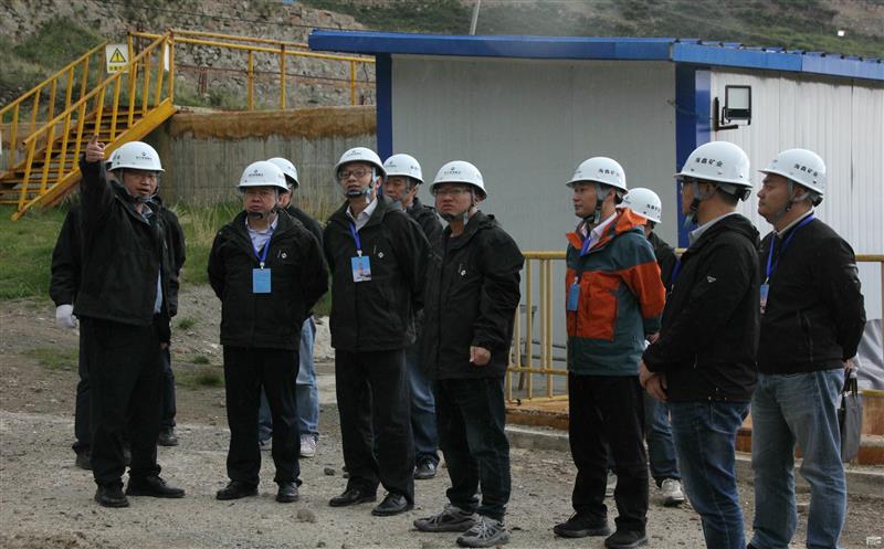 �����쵼�����ο�ҵ�������ҵ���м��